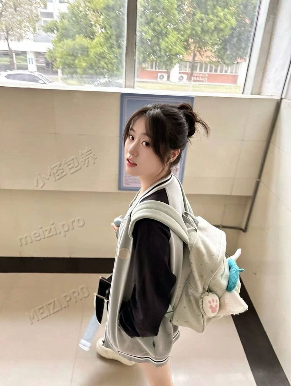 上海 18岁 165cm 96 B杯 学生 乖巧、懂事 性格好 皮肤好,素颜能抗 抽烟纹身:无 SM:否 无套:可 口交:可 过夜:可 同居:否 可飞:可 价格:15 特点:乖巧、懂事 性格好 皮肤好,素颜能抗