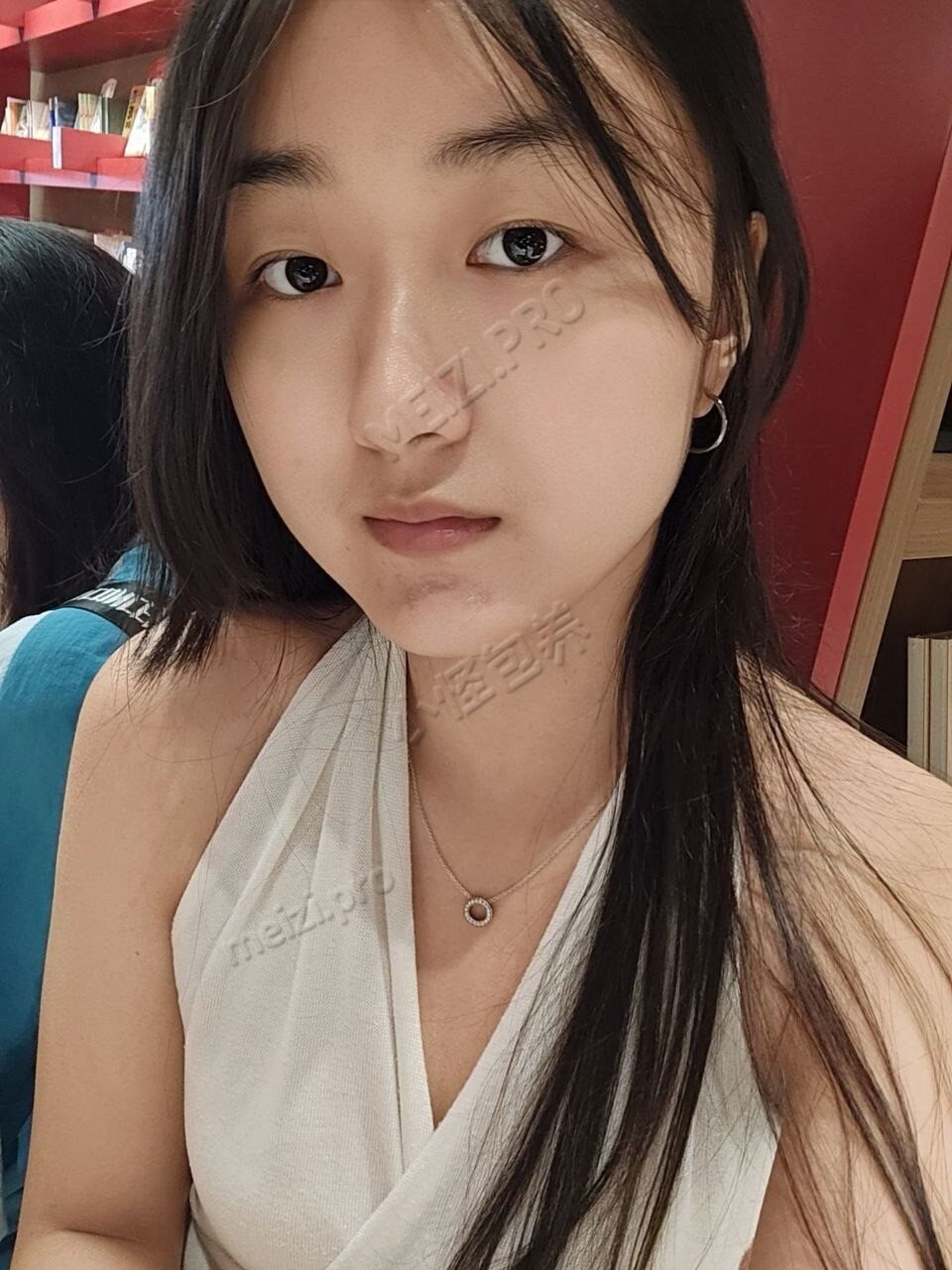 海南 海口 20岁 176cm 120 C杯 学生 听话 懂事会配合 抽烟纹身:无 SM:否 无套:可 口交:可 过夜:可 同居:否 可飞:可 价格:5 特点:听话 懂事会配合