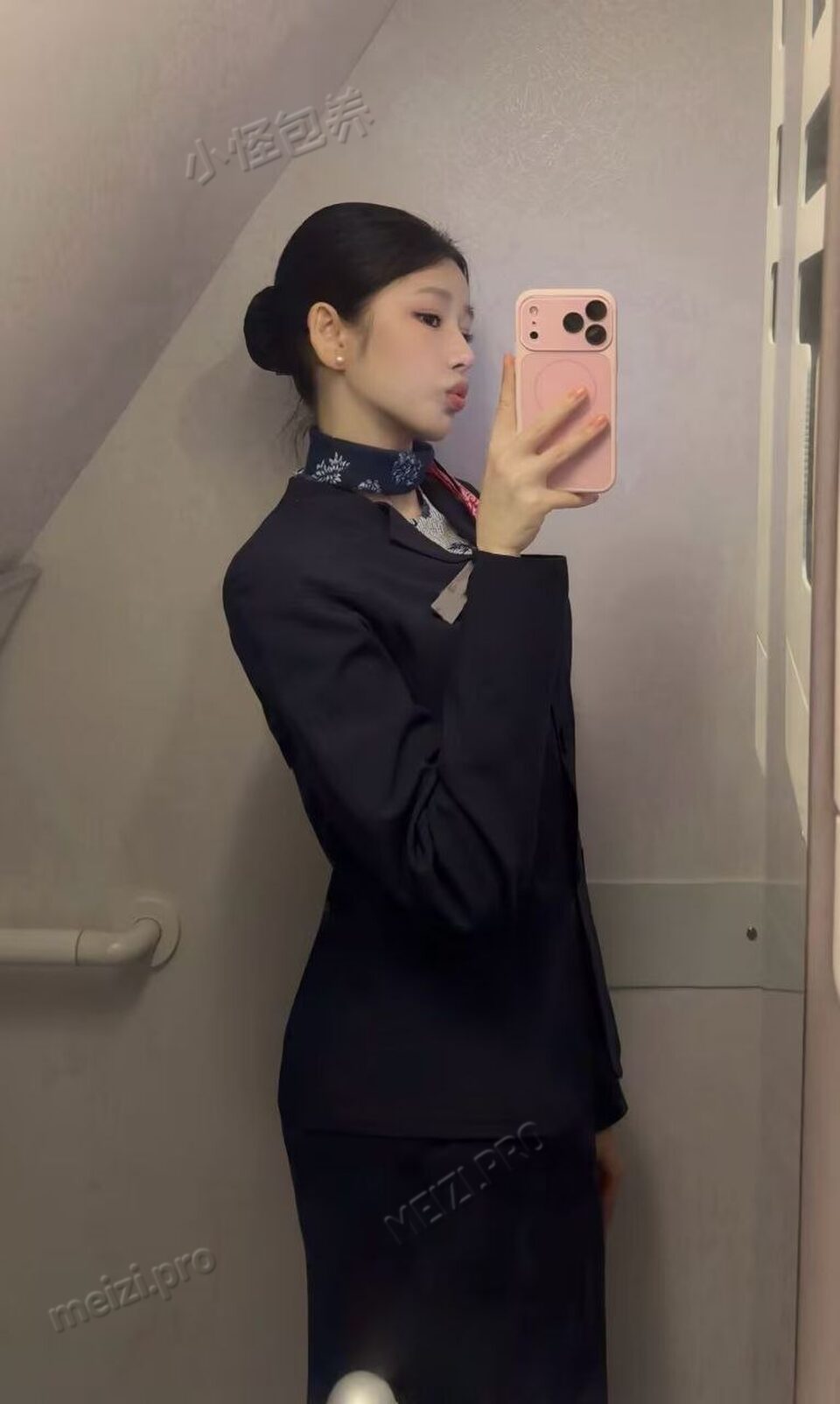 广西 南宁 22岁 166cm 89 B杯 工作 舞蹈生,性格活泼,甜美高颜值,可以一字马,空姐在职双c可验证 抽烟纹身:无 SM:否 无套:否 口交:可 过夜:可 同居:看情况 可飞:可 价格:25 特点:舞蹈生,性格活泼,甜美高颜值,可以一字马,空姐在职双c可验证