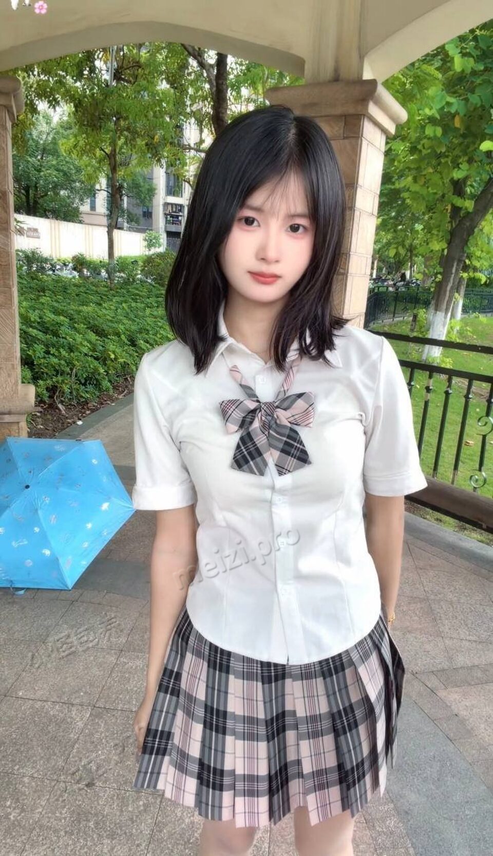 广东 广州 18岁 164cm 95 C杯 学生 处女，白 抽烟纹身:无 SM:否 无套:可 口交:否 过夜:可 同居:否 可飞:可，可以港澳 价格:15 特点:处女，白