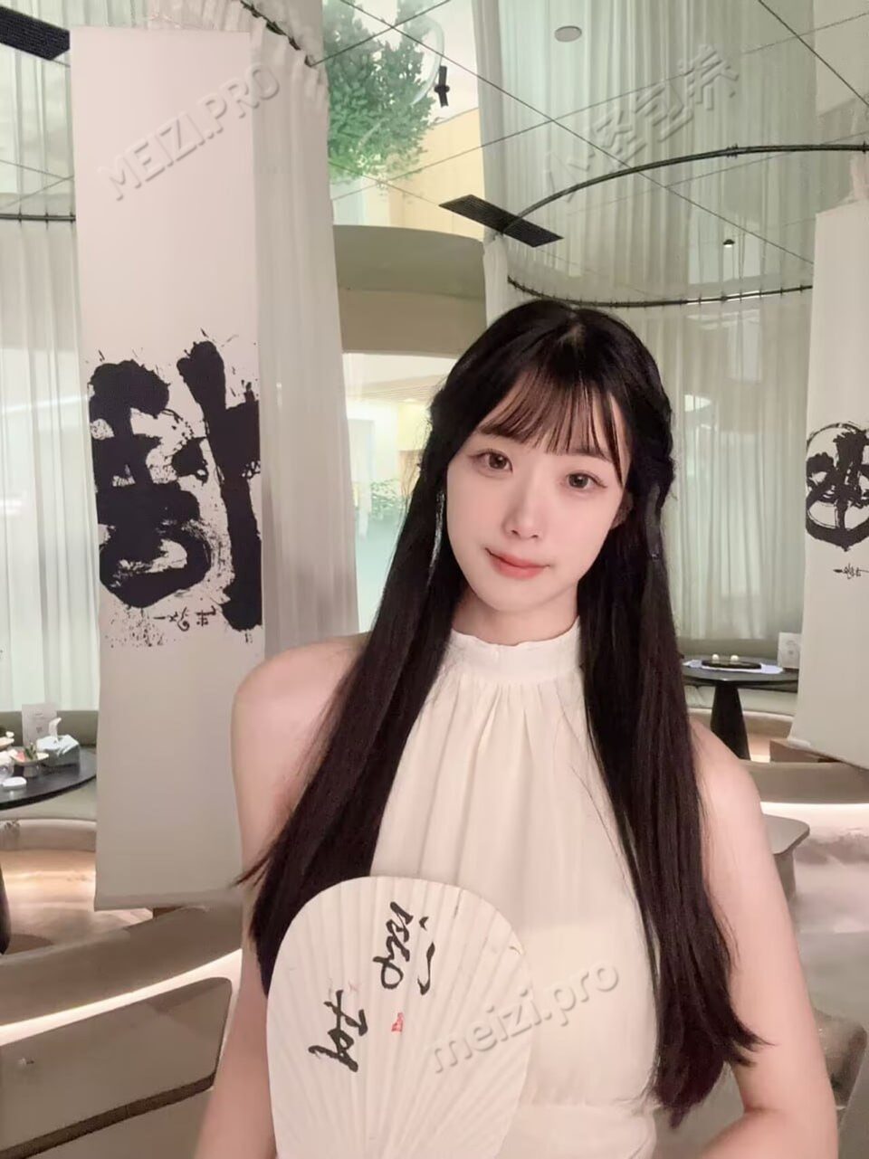 广东 广州 23岁 170cm 100 B杯 工作 长得高腿长，皮肤白，英语八级 抽烟纹身:无 SM:是 无套:可 口交:可 过夜:可 同居:否 可飞:能 价格:30 特点:长得高腿长，皮肤白，英语八级