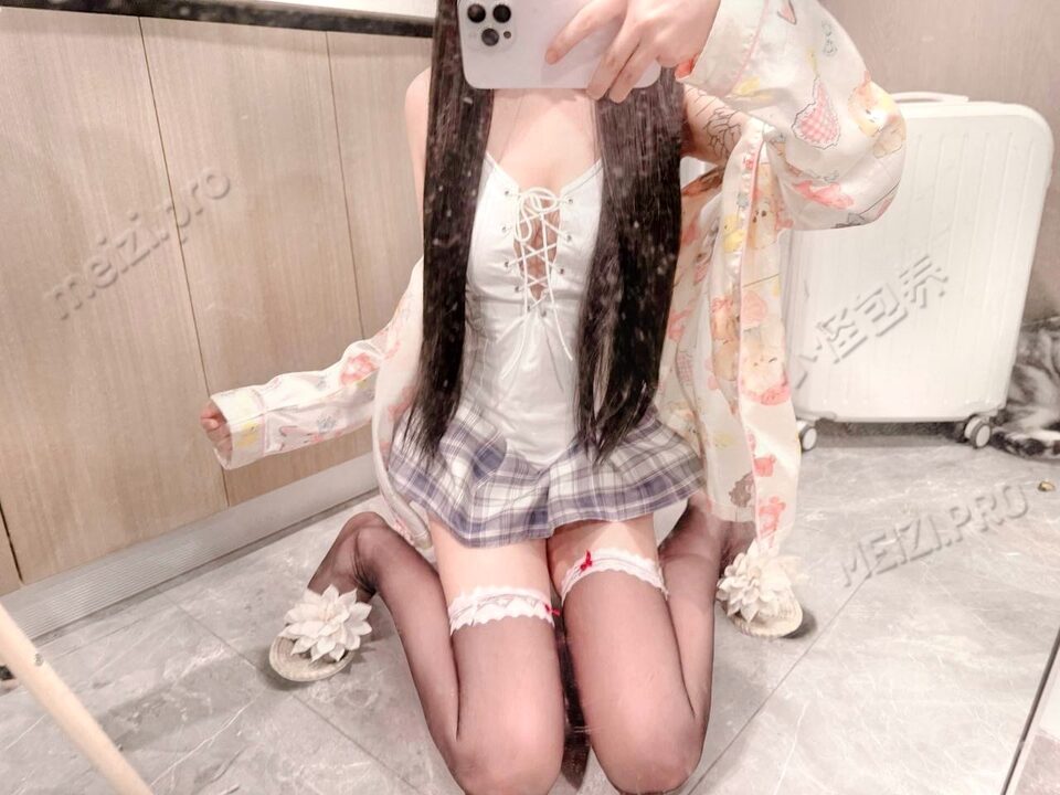湖南 长沙 18岁 165cm 100 C杯 无 乖活好水多,单双,长短期都可谈 抽烟纹身:有纹身 SM:否 无套:可 口交:可 过夜:可 同居:否 可飞:可 价格:8 特点:乖活好水多,单双,长短期都可谈