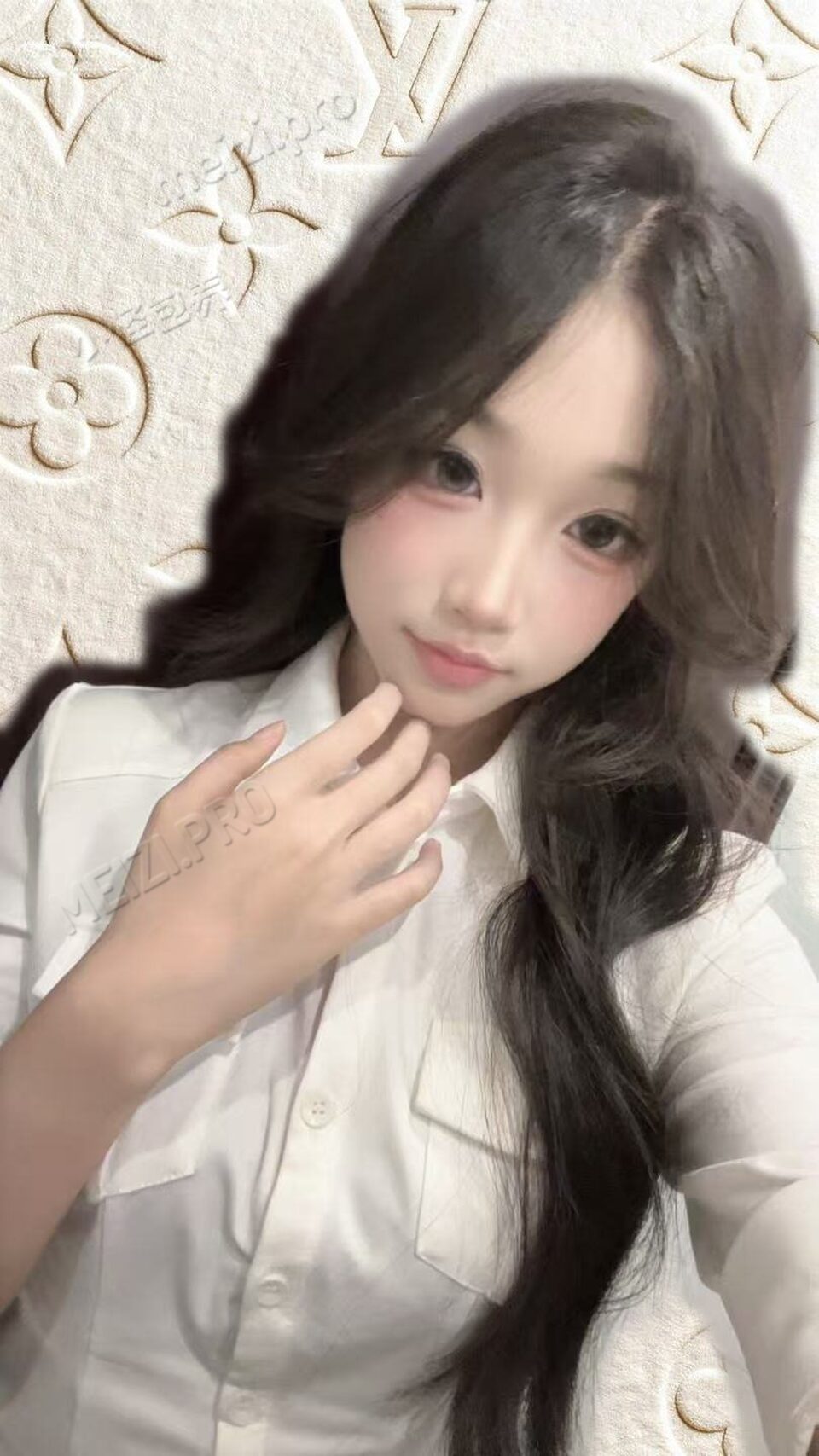 广东 湛江 18岁 160cm 90 B杯 学生 听话懂事温柔，有一点点粘人，会撒娇，舞蹈和钢琴生，身材比例好 抽烟纹身:无 SM:轻微 无套:可 口交:可 过夜:可 同居:否 可飞:可 价格:10 特点:听话懂事温柔，有一点点粘人，会撒娇，舞蹈和钢琴生，身材比例好
