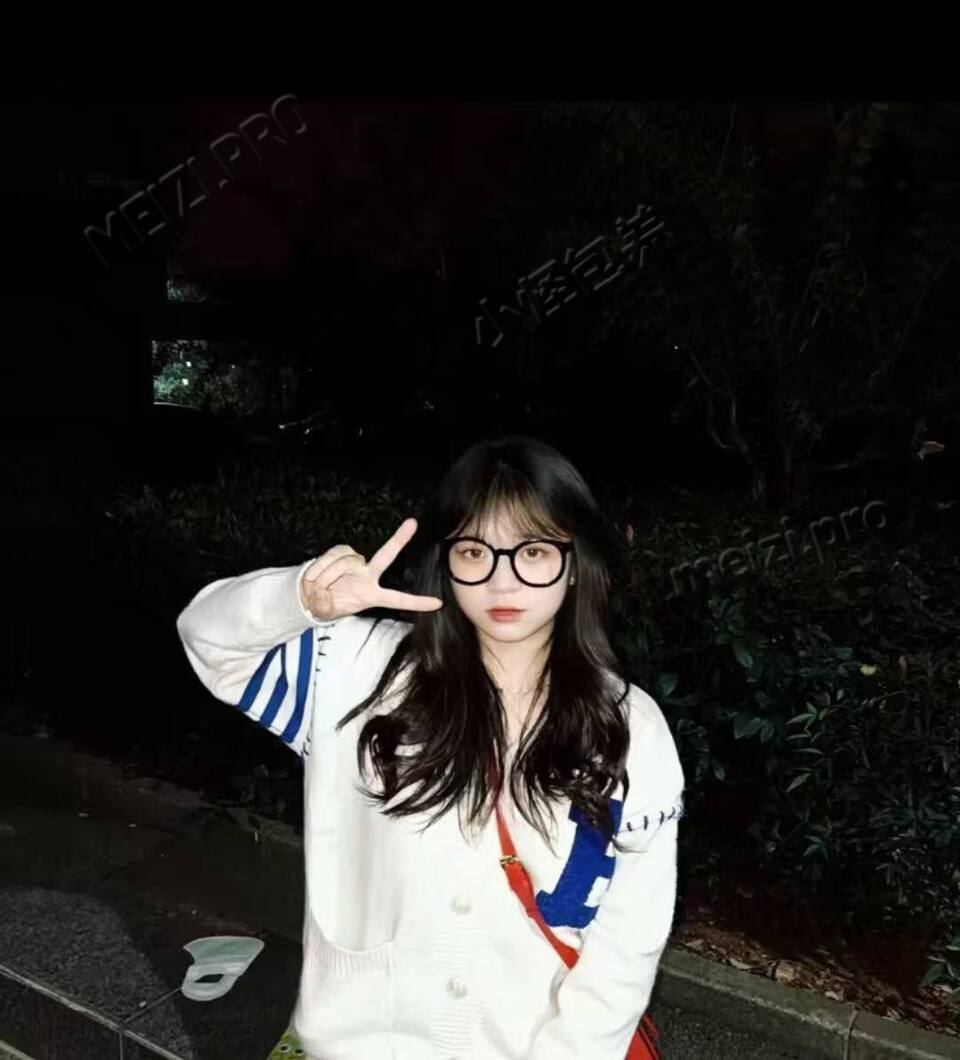 湖北 武汉 20岁 160cm 105 C杯 服装销售 抽烟纹身:无纹身 SM:否 无套:可 口交:可 过夜:可 同居:否 可飞:可 价格:2