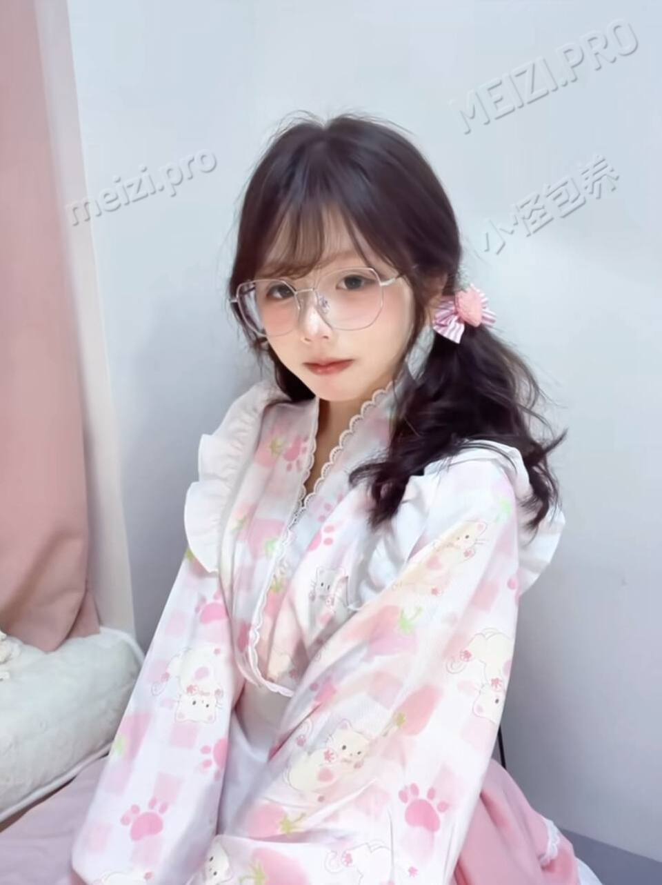 浙江 杭州 18岁 160cm 84 B杯 女生 听话 抽烟纹身:有纹身 SM:否 无套:可 口交:可 过夜:可 可飞:可 价格:8 特点:听话