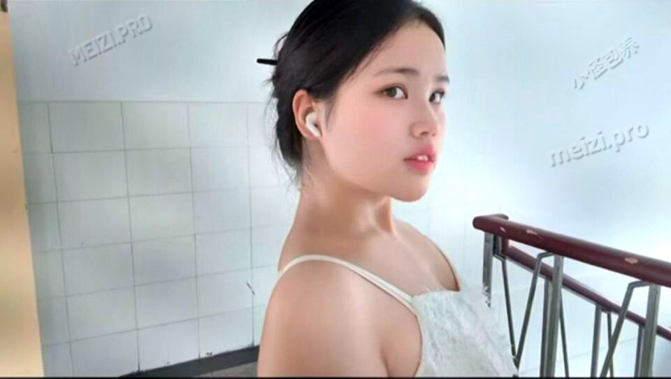 安徽 合肥 18岁 165cm 112 C杯 学生 会唱昆曲、越剧、黄梅戏，学过厨艺，圈子干净，喜欢练书法，学习能力强，有点反差，声音甜且乖，会提供情绪价值，懂事 抽烟纹身:无 SM:否 无套:可 口交:可 过夜:可 同居:可 可飞:可 价格:4 特点:会唱昆曲、越剧、黄梅戏，学过厨艺，圈子干净，喜欢练书法，学习能力强，有点反差，声音甜且乖，会提供情绪价值，懂事