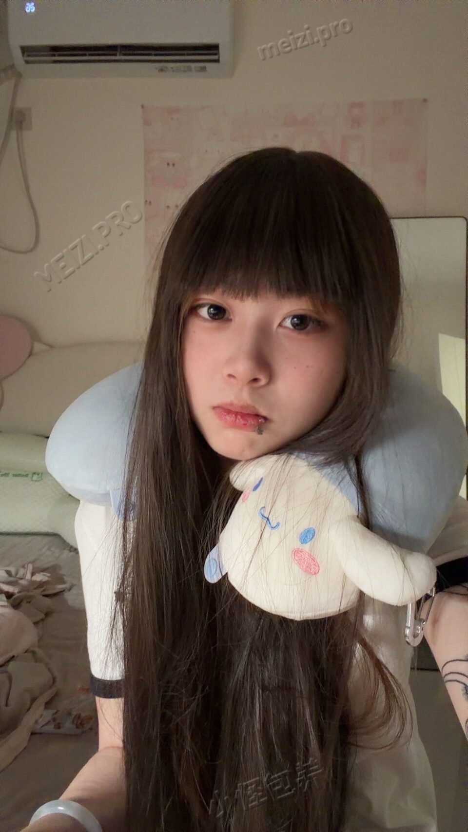 新疆 阿克苏 18岁 160cm 50 B杯 助教 会跳舞 SM:是 无套:否 口交:可 过夜:可 同居:可 可飞:可 价格:40 特点:会跳舞