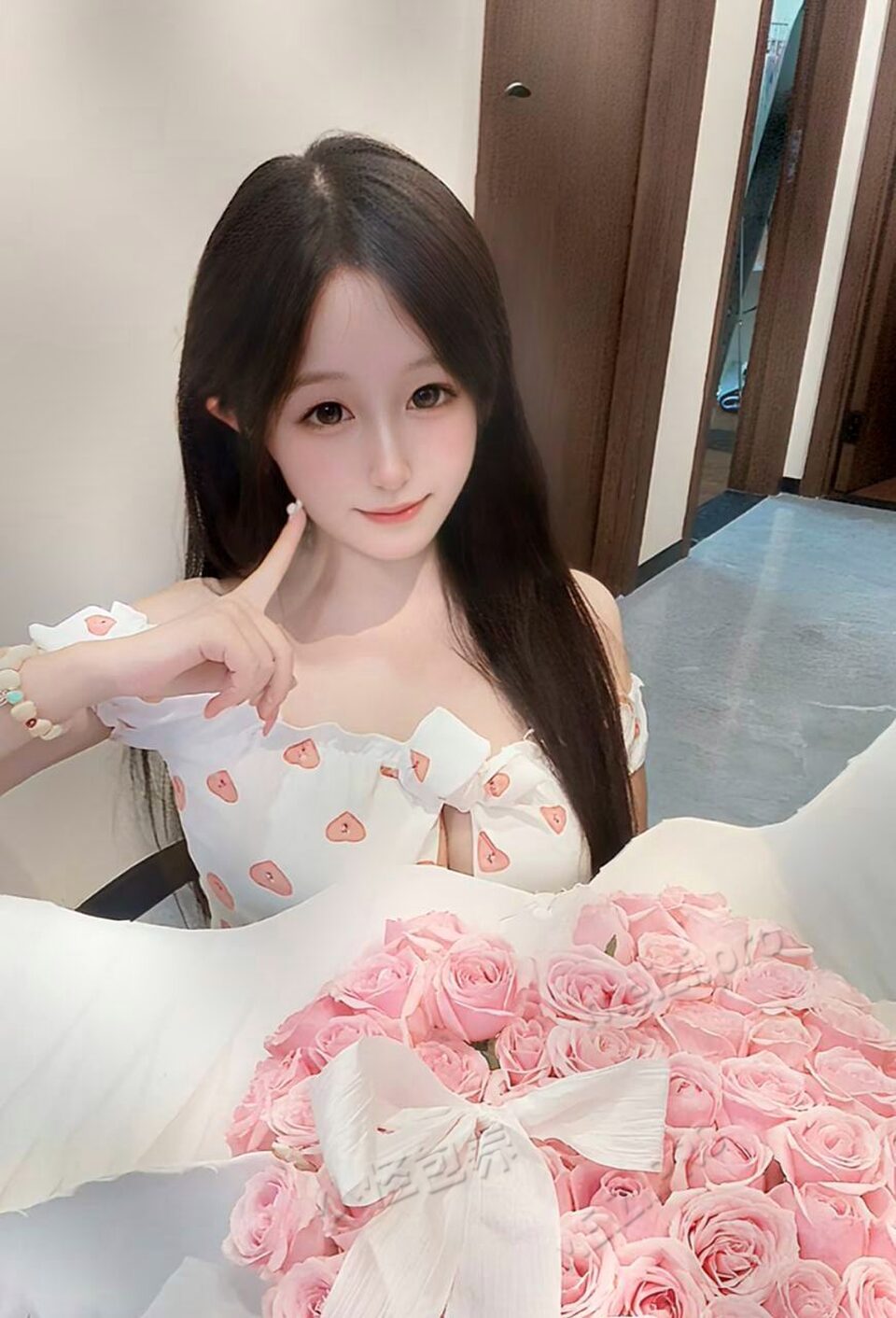 江苏 苏州 19岁 153cm 90 C杯 主播 无 SM:否 无套:可 口交:可 过夜:可 同居:否 可飞:可 价格:40 特点:无