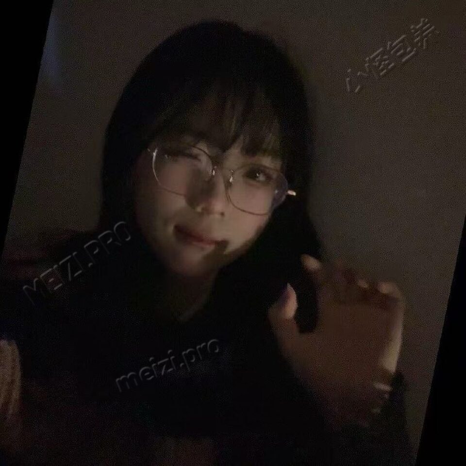 江苏 苏州 22岁 170cm 104 B杯 待业 SM:否 无套:可 口交:否 过夜:可 同居:否 价格:15