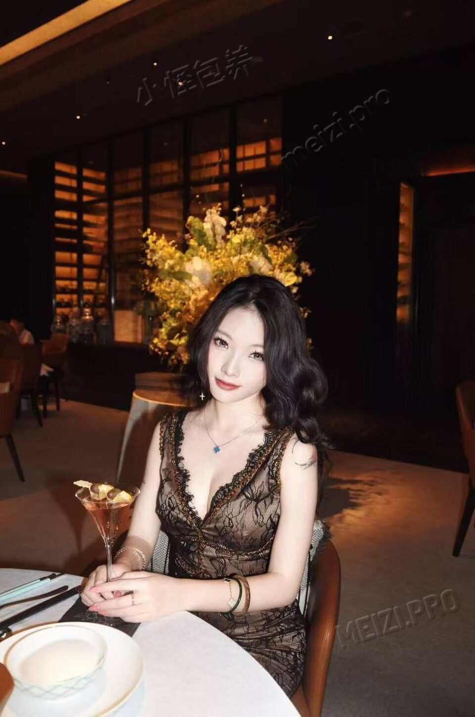 陕西 西安 20岁 158cm 84 B杯 学生 口技好，情绪价值高，娇小听话，不干涉对方私生活，性格温柔好说话，喜欢聊天，会照顾人 抽烟纹身:无 SM:是 无套:否 口交:可 过夜:可 同居:否 可飞:看情况 价格:7 特点:口技好，情绪价值高，娇小听话，不干涉对方私生活，性格温柔好说话，喜欢聊天，会照顾人