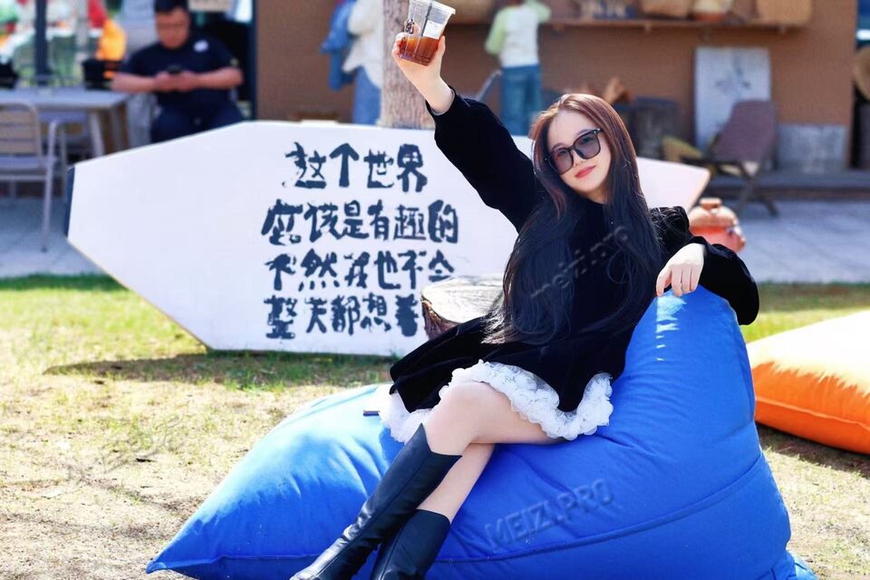 江苏 常州 32岁 160cm 55 B杯 文员 比较可爱温柔 SM:否 无套:可 口交:可 过夜:可 同居:可 可飞:可 双休 港澳应可 价格:7 特点:比较可爱温柔