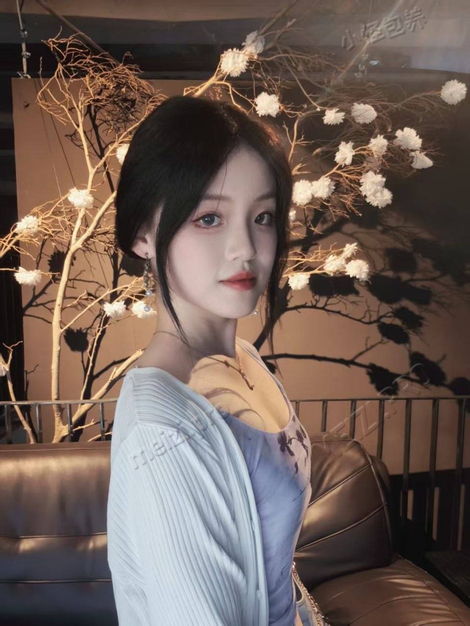 广东 广州 深圳 19岁 160cm 50 B杯 学生 很听话很配合,会化妆会打扮自己。高学历高情商平时政治经济那种话题都能聊。性格温柔恬静、温婉可人,情绪价值拉满。皮肤非常白 抽烟纹身:无 SM:是 无套:可 口交:可 过夜:可 同居:否 可飞:否 可出村提前说 价格:9 特点:很听话很配合,会化妆会打扮自己。高学历高情商平时政治经济那种话题都能聊。性格温柔恬静、温婉可人,情绪价值拉满。皮肤非常白