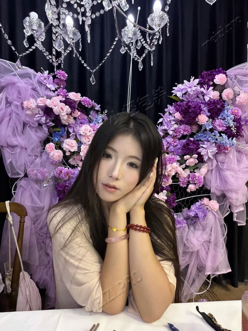 山东 济南 18岁 171cm 128 B杯 学生 听话懂事 能提供情绪价值 抽烟纹身:无 SM:否 无套:否 口交:可 过夜:可 同居:可 可飞:可 价格:5 特点:听话懂事 能提供情绪价值