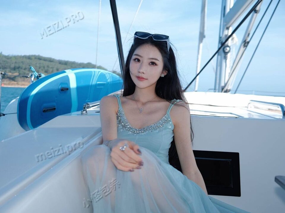 香港 香港 22岁 170cm 96 D杯 学生 听话 真胸.身材苗条 身上无疤痕 事少性格好 长相甜美. 善解人意.情绪稳定 英文和日文可以正常交流 无纹身无整 抽烟纹身:无纹身 SM:是 过夜:可 同居:可 可飞:看情况 价格:30 特点:听话 真胸.身材苗条 身上无疤痕 事少性格好 长相甜美. 善解人意.情绪稳定 英文和日文可以正常交流 无纹身无整