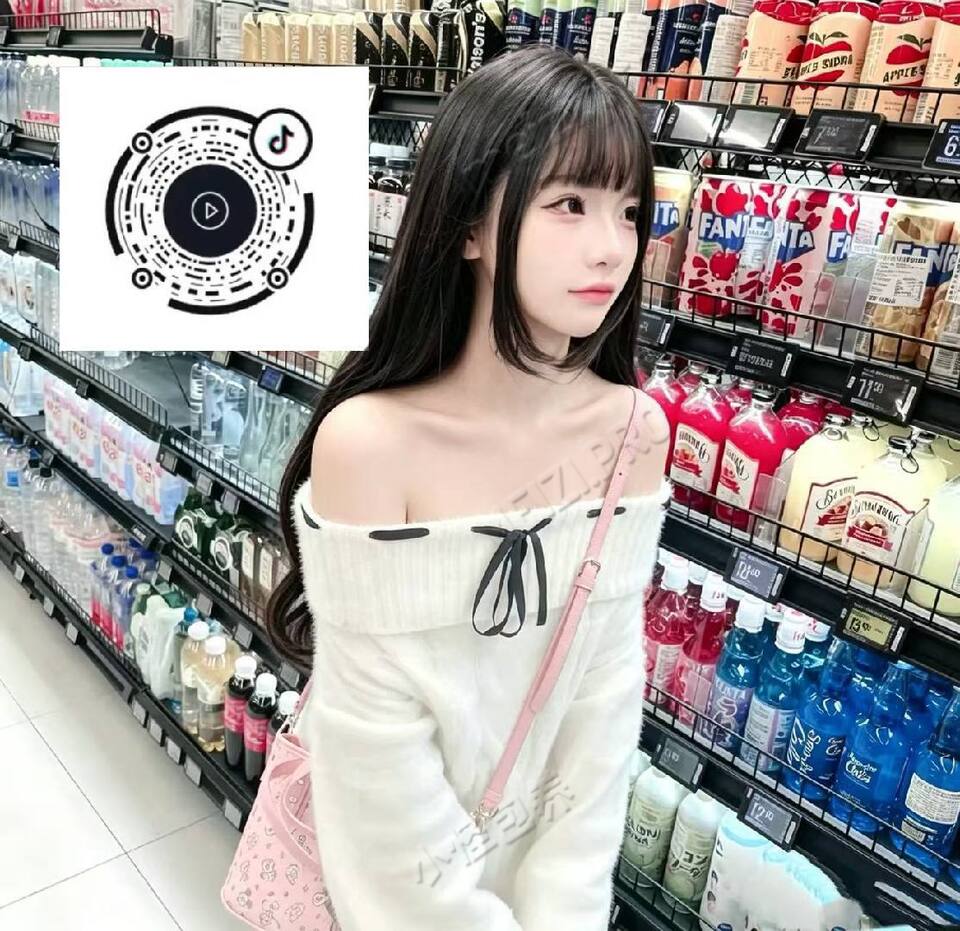 湖南 长沙 19岁 162cm 88 B杯 无 可爱少萝,接受度高,可与闺蜜一起 抽烟纹身:有纹身 SM:是 无套:否 口交:可 过夜:可 同居:可 可飞:可 价格:12 特点:可爱少萝,接受度高,可与闺蜜一起