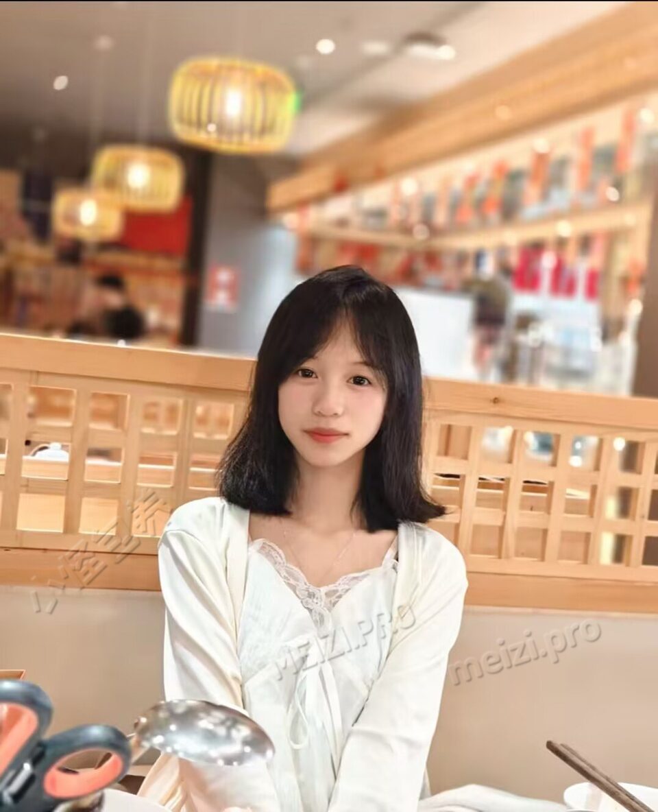 云南 大理 18岁 156cm 62 B杯 学生 好说话好沟通好交流脾气好目前女高 SM:是 无套:否 口交:可 过夜:可 同居:可 可飞:半年后可 价格:2 特点:好说话好沟通好交流脾气好目前女高