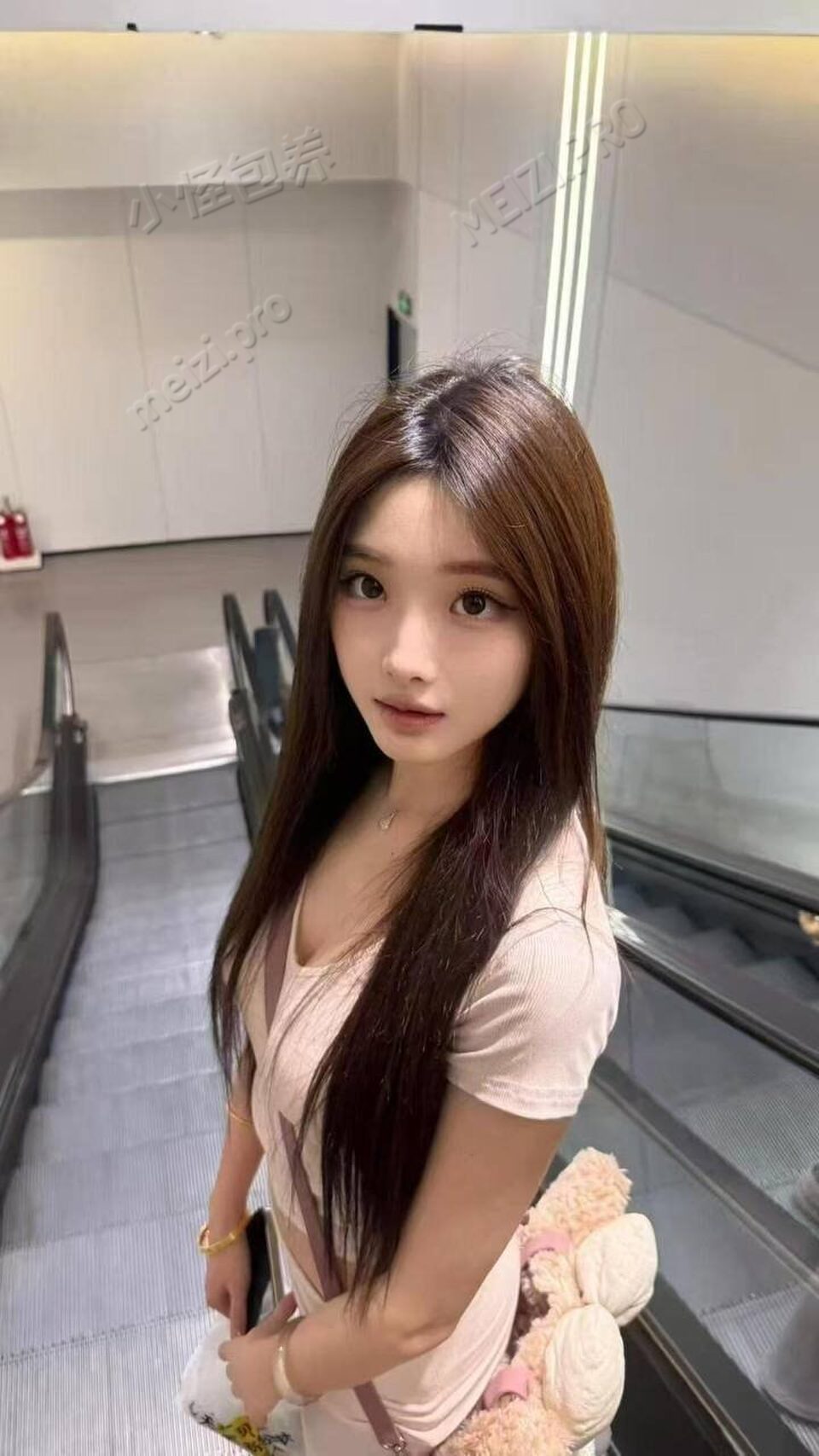 福建 福州 23岁 168cm 102 C杯 刚毕业 性格好 抽烟纹身:无纹身 SM:轻微 无套:否 口交:可 过夜:可 同居:可 可飞:可,港澳台或安全国家 价格:15 特点:性格好