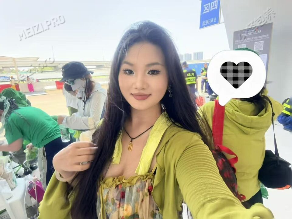 广东 深圳 22岁 165cm 130 C杯 工作 都会一点 SM:是 无套:可 口交:可 过夜:可 同居:否 可飞:省内 价格:10 特点:都会一点