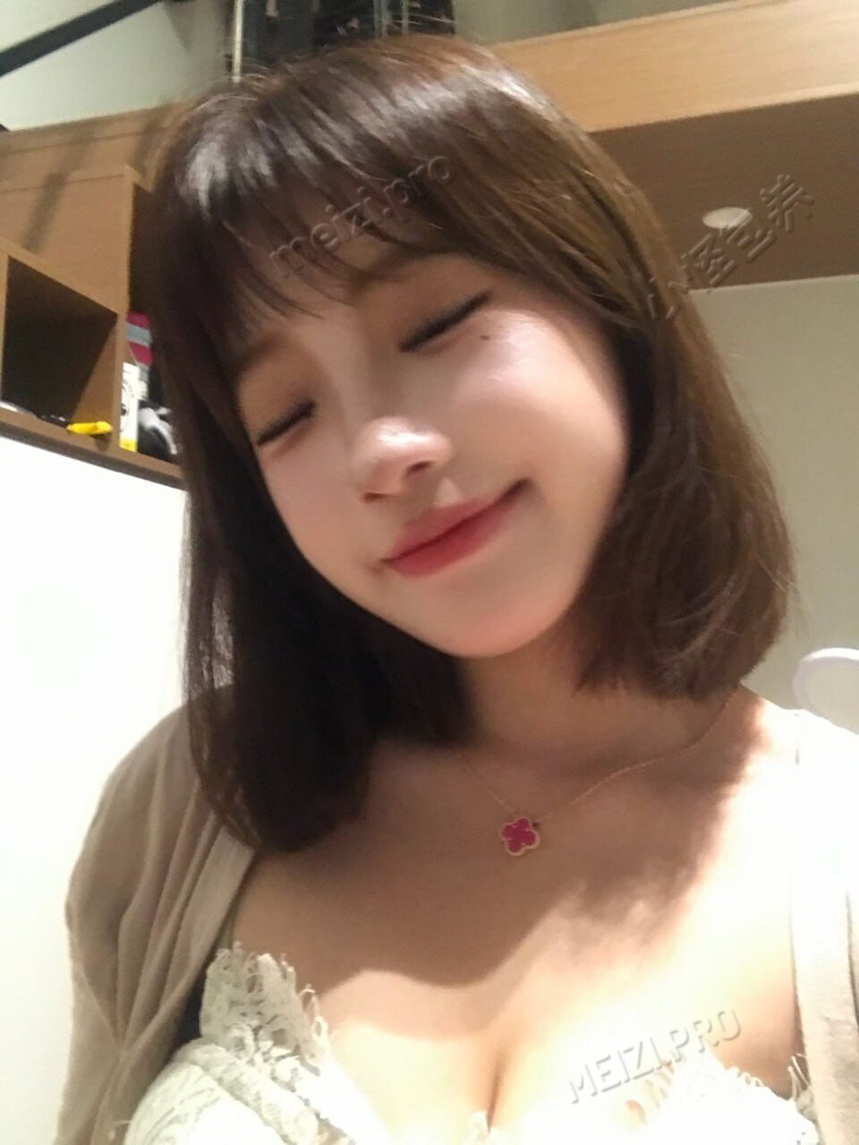 福建 泉州 18岁 158cm 82 A杯 工作 情绪价值足 抽烟纹身:无纹身 SM:否 无套:否 口交:可 过夜:可 同居:否 可飞:几天可以 价格:7 特点:情绪价值足