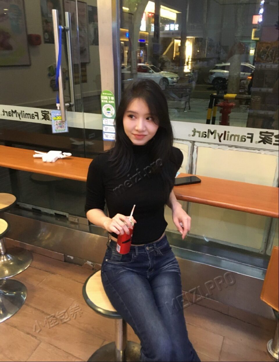 广东 深圳 23岁 161cm 89 B杯 外企 反差 会喷 情商高 练瑜伽健身 腰细屁股大 床上反差 身体敏感 水多容易高 本人与验证无差 素颜清纯 抽烟纹身:有抽烟有纹身 SM:否 无套:可 口交:可 过夜:可 同居:否 可飞:可 价格:15 特点:反差 会喷 情商高 练瑜伽健身 腰细屁股大 床上反差 身体敏感 水多容易高 本人与验证无差 素颜清纯
