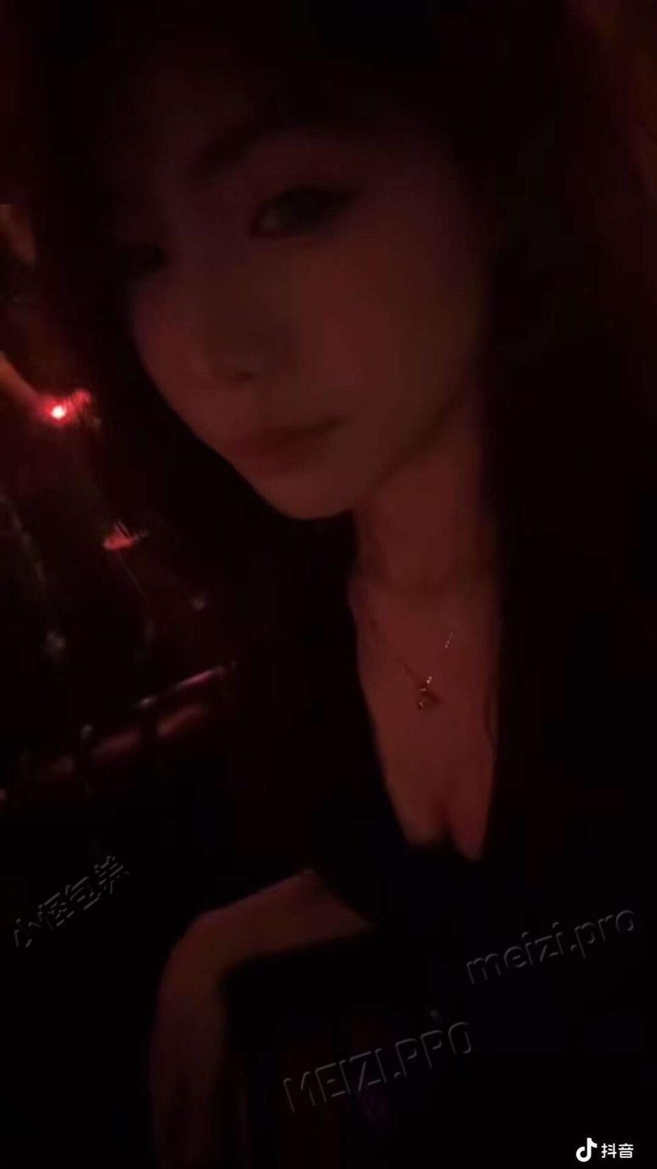 广东 潮州 19岁 166cm 90 B杯 抽烟纹身:无纹身 SM:是 无套:否 口交:可 过夜:可 同居:可 可飞:否 价格:8