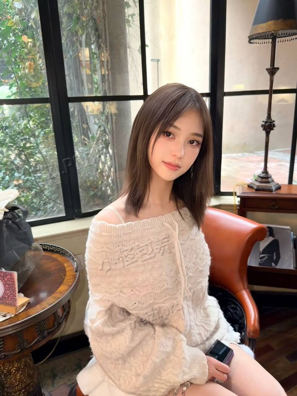 浙江 杭州 23岁 170cm 96 B杯 性格开朗 可御可甜 抽烟纹身:无 SM:轻微 无套:否 口交:可 过夜:可 可飞:可 价格:20 特点:性格开朗 可御可甜