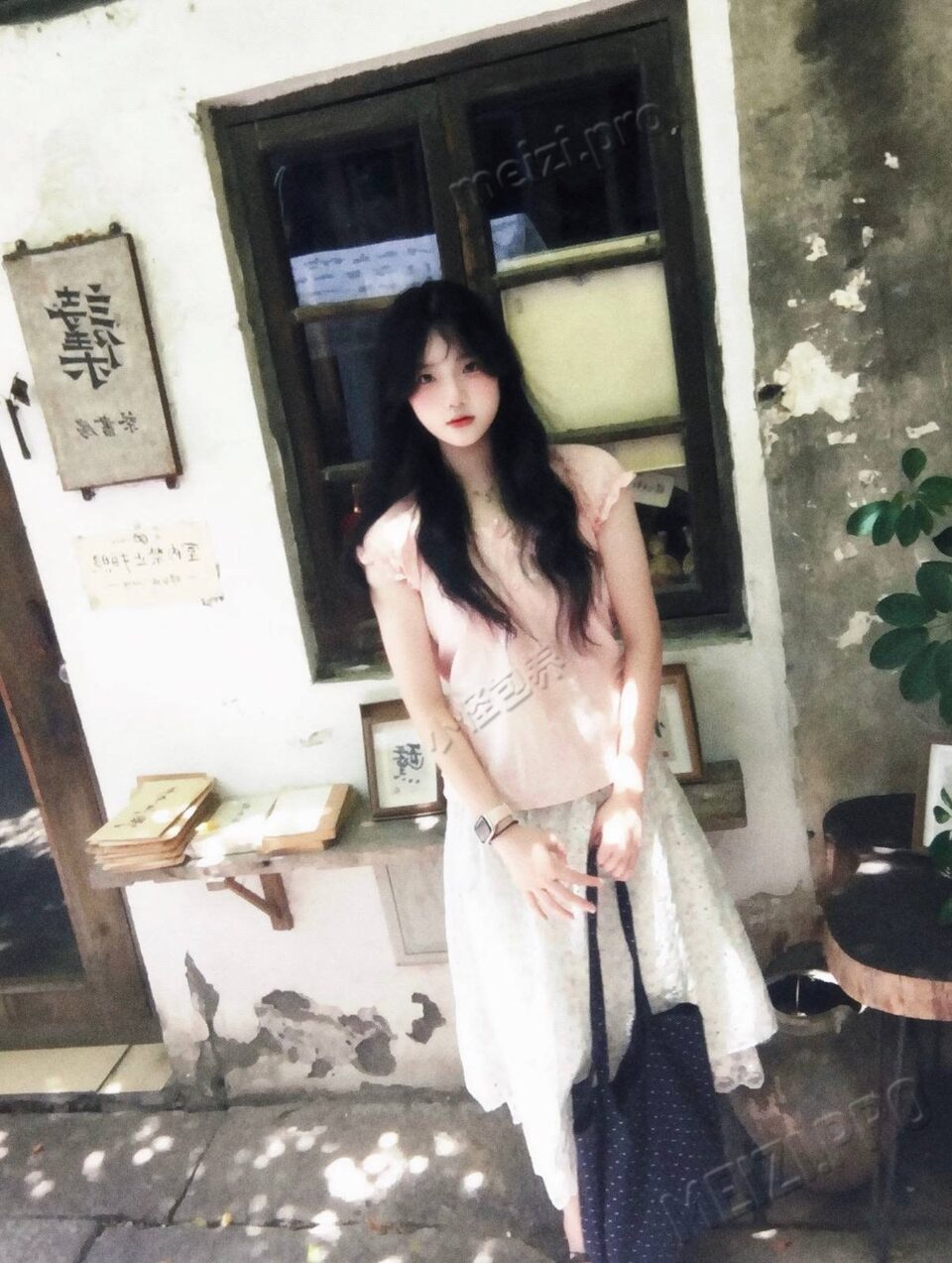 福建 福州 19岁 163cm 98 B杯 学生 没和别人做过 第一次找 抽烟纹身:无纹身 SM:否 无套:可 口交:可 过夜:可 同居:可 可飞:否 价格:3 特点:没和别人做过 第一次找