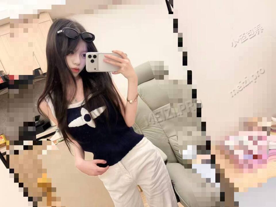 福建 泉州 18岁 153cm 75 B杯 性格好,可爱 抽烟纹身:是 SM:是 无套:否 口交:可 过夜:可 可飞:可,周边城市 价格:7 特点:性格好,可爱