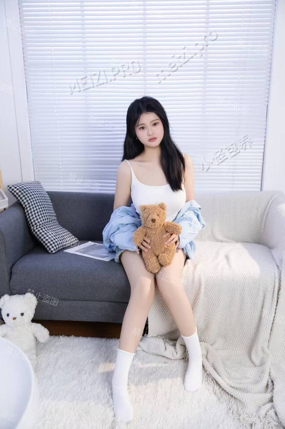 湖北 鄂州 20岁 155cm 40 C杯 无 乖巧,听话,懂事,喜欢唱歌跳舞,身材好 抽烟纹身:无纹身 SM:是 无套:可 口交:可 过夜:可 同居:可 可飞:可 价格:12 特点:乖巧,听话,懂事,喜欢唱歌跳舞,身材好