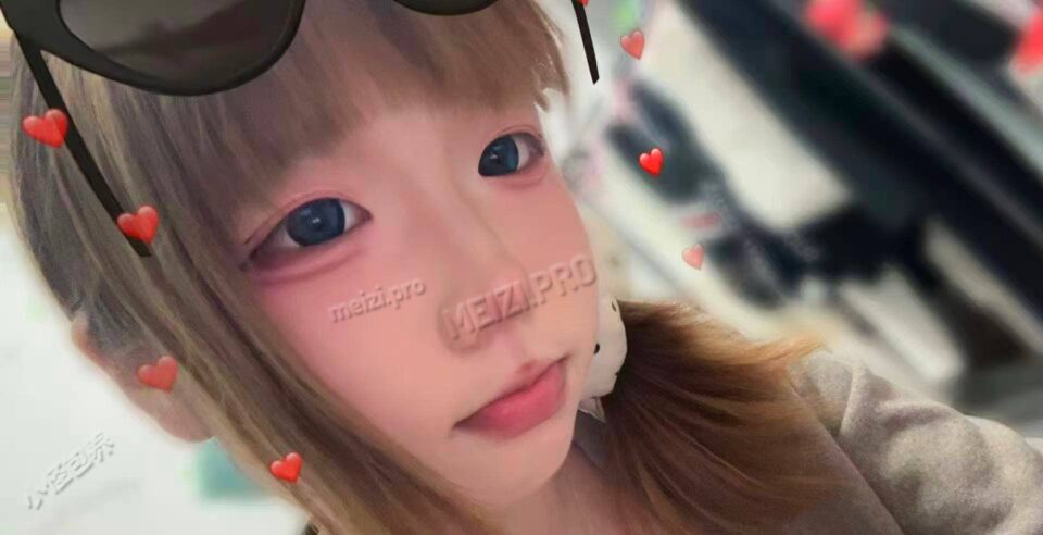 陕西 西安 18岁 169cm 100 B杯 学生 第一次找本人比照片好看 SM:是 无套:否 口交:可 过夜:可 同居:可 可飞:否 特点:第一次找本人比照片好看