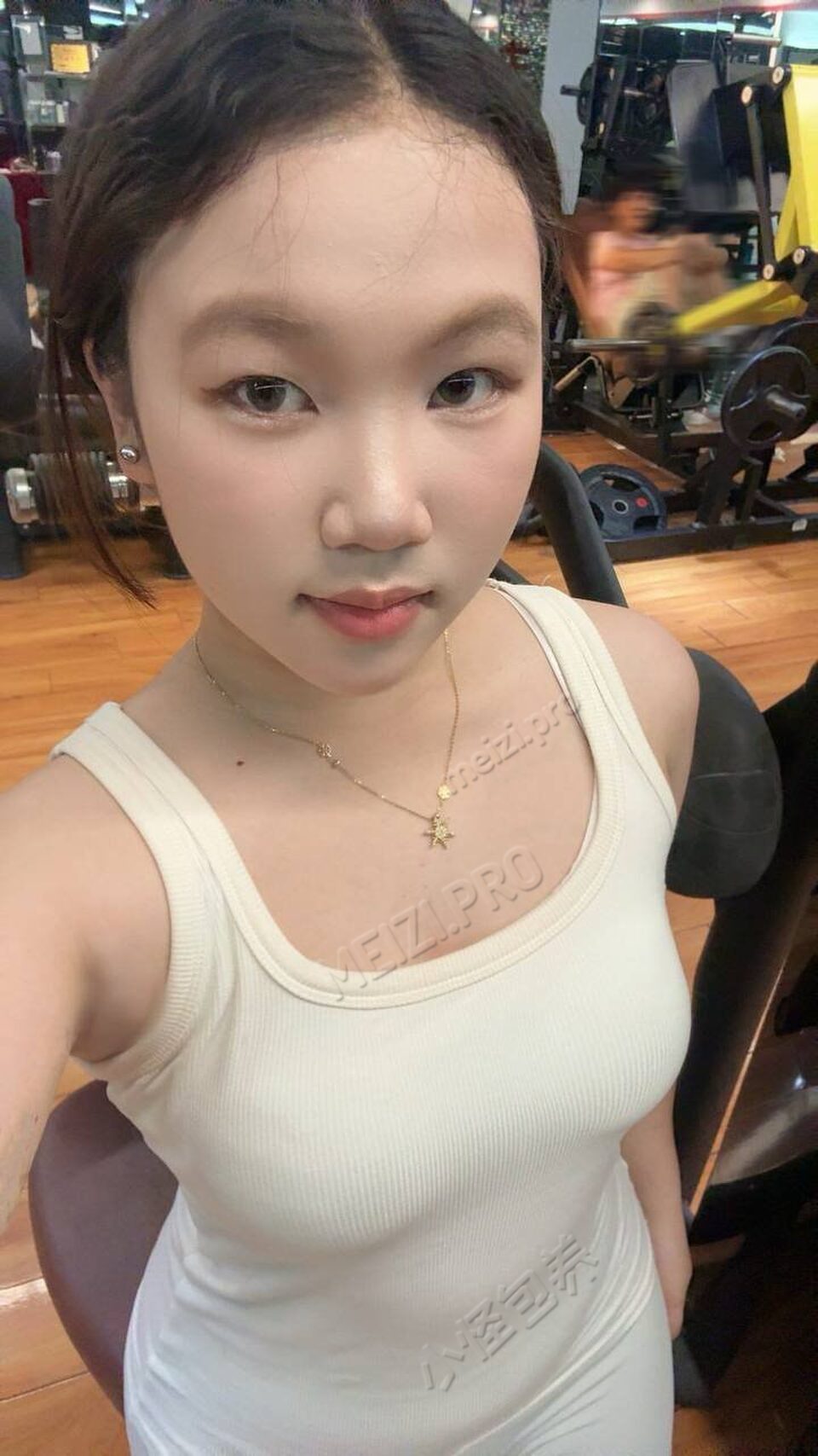 广东 广州 番禺 18岁 160cm 98 B杯 学生 口活好 活泼开朗,懂事,听话事少,胸大屁股大,可以乳夹 沙漏型身材,本人比照片好看,好 可以给你穿你喜欢的丝袜 床上反差 自己很主动 接受度高 抽烟纹身:有纹身 SM:否 无套:否 口交:可 过夜:可 同居:否 可飞:否 价格:3 特点:口活好 活泼开朗,懂事,听话事少,胸大屁股大,可以乳夹 沙漏型身材,本人比照片好看,好 可以给你穿你喜欢的丝袜 床上反差 自己很主动 接受度高