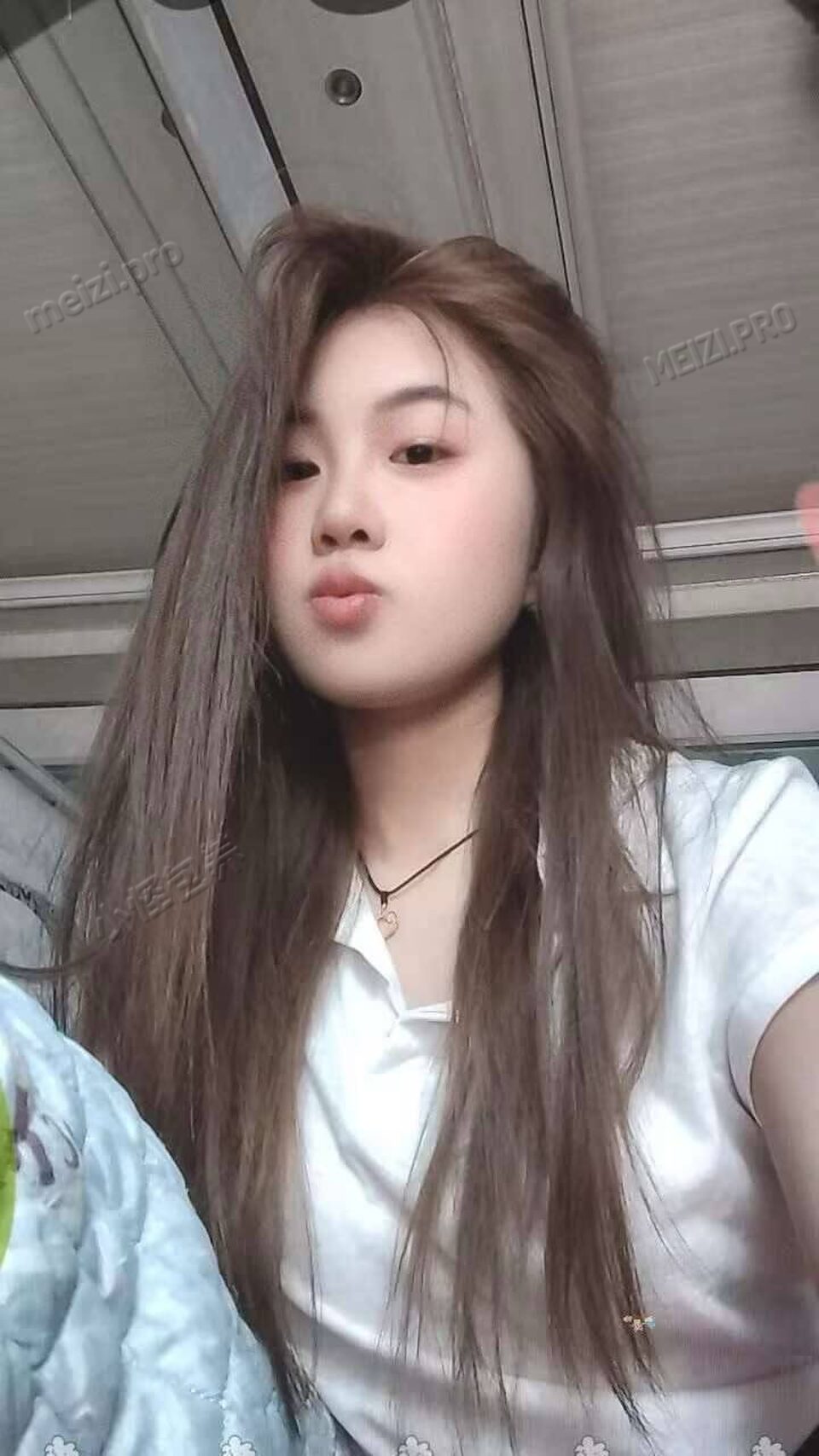 山东 临沂 23岁 160cm 93 B杯 美甲师 SM:否 无套:可 口交:可 过夜:可 同居:否 可飞:否