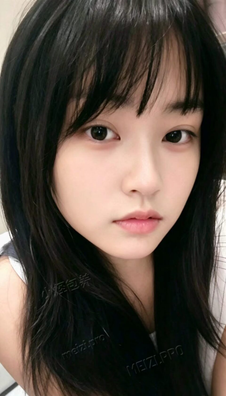 广东 广州番禺 25岁 160cm 108 A杯 无 可爱 有点迷人 乖 口活好 抽烟纹身:无纹身 SM:否 无套:否 口交:可 过夜:可 同居:否 可飞:否 价格:10 特点:可爱 有点迷人 乖 口活好