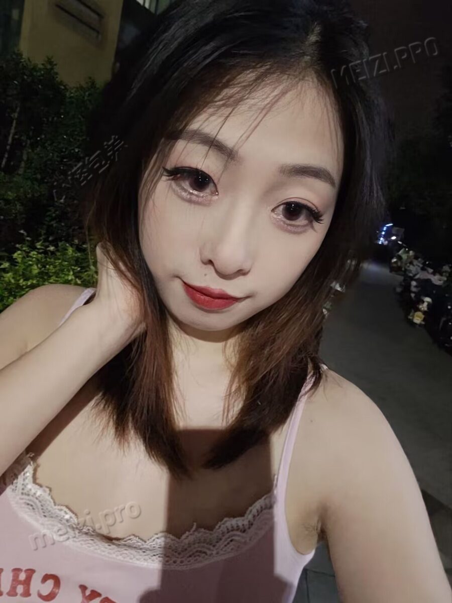 江苏 南通 27岁 168cm 55 C杯 工作 梨形身材 乖巧贴心懂配合 良家 第一次下海 不死鱼 圈子干净 配合度高 抽烟纹身:无纹身 SM:否 无套:否 口交:否 过夜:可 同居:可 可飞:能 价格:4 特点:梨形身材 乖巧贴心懂配合 良家 第一次下海 不死鱼 圈子干净 配合度高
