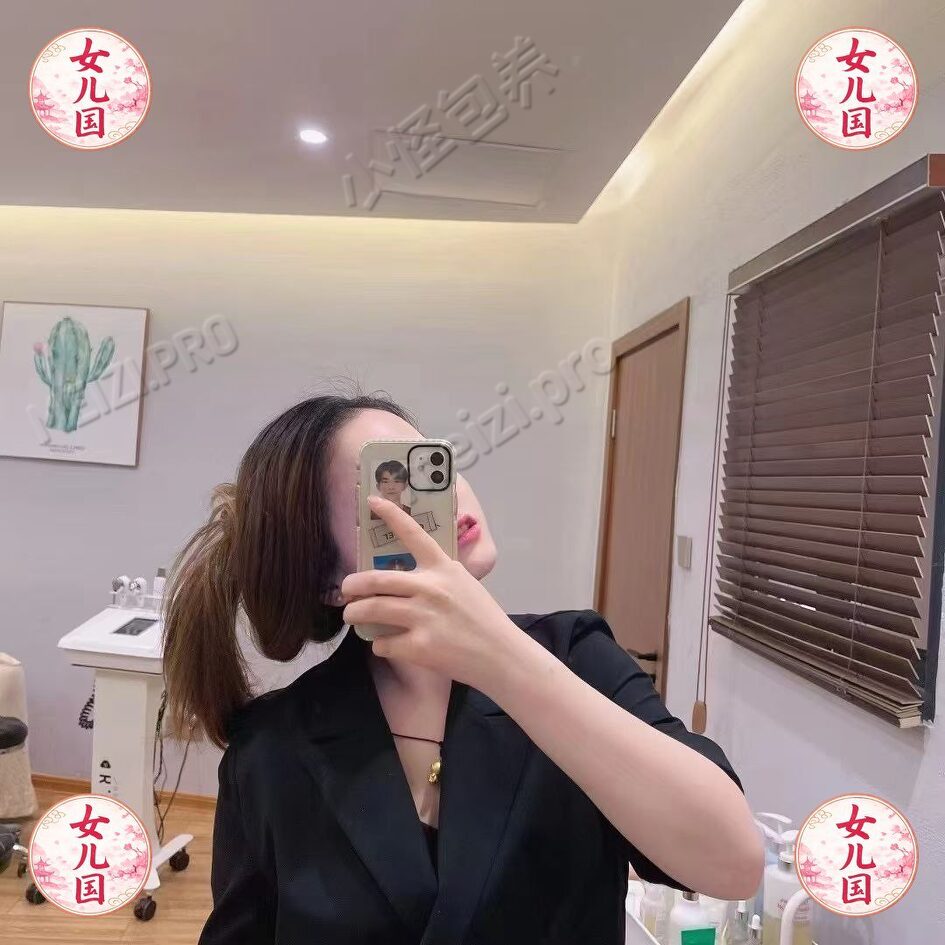 江苏 常州 24岁 164cm 110 B杯 文员 可爱,紧 抽烟纹身:不抽烟不纹身 SM:否 无套:可 口交:可 过夜:可 同居:否 可飞:否 特点:可爱,紧