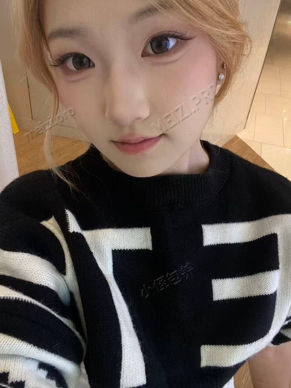 云南 昆明 18岁 161cm 48 B杯 化妆师 唱歌好听才艺多 性格开朗积极向上 情商高 会哄人 抽烟纹身:无 SM:轻 无套:可 口交:可 过夜:可 同居:熟悉后可以 可飞:别太远 价格:9 特点:唱歌好听才艺多 性格开朗积极向上 情商高 会哄人