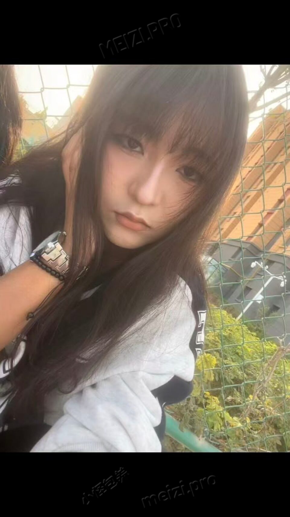 新疆 克州 19岁 155cm 100 C杯 学生 嘴甜,很乖 抽烟纹身:无纹身 SM:否 无套:否 口交:否 过夜:可 同居:否 可飞:否 价格:2 特点:嘴甜,很乖