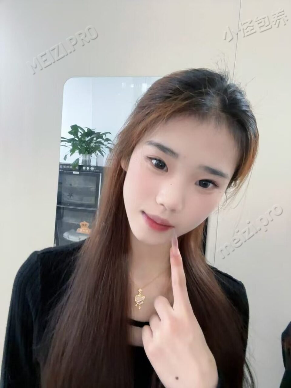 广东 广州 20岁 160cm 80 B杯 美容师 性格好 有情商 乖 会哄人热情主动 床上不死鱼 骚反差 可无可内可sm 抽烟纹身:可以不抽 无纹身 SM:是 无套:可 口交:可 过夜:可 同居:否 可飞:看远近 价格:5 特点:性格好 有情商 乖 会哄人热情主动 床上不死鱼 骚反差 可无可内可sm
